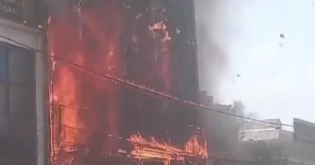 Hindistan’daki eğitim merkezinde yangın faciası: çoğu öğrenci en az 14 kişi hayatını kaybetti VİDEO İZLE