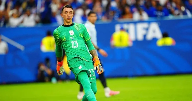 Fernando Muslera dan inanılmaz hata! Son maç öncesi Uruguay ı yaktı