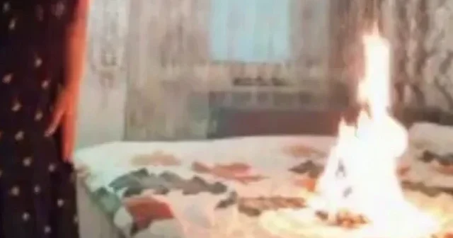 Akıllara durgunluk veren dolandırıcılık kamerada: 550 dolar sigorta parası için evini kendi elleriyle yaktı VİDEO İZLE