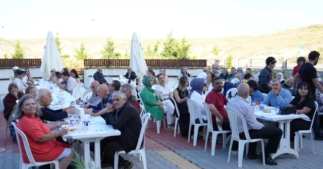 Beypazarı Belediye Başkanı Kasap, Babalar Günü dolayısıyla huzurevini ziyaret etti Ankara Haberleri Habertürk Yerel Haberler