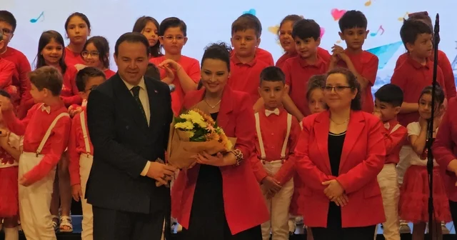 Öğrenciler sahnede devleşti, Maarif Öğrenci Korosu büyük ilgi gördü Zonguldak Haberleri Habertürk Yerel Haberler