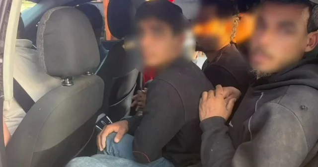 Taksiyle göçmen kaçıran insan tacirleri polisten kaçamadılar Hatay Haberleri Habertürk Yerel Haberler