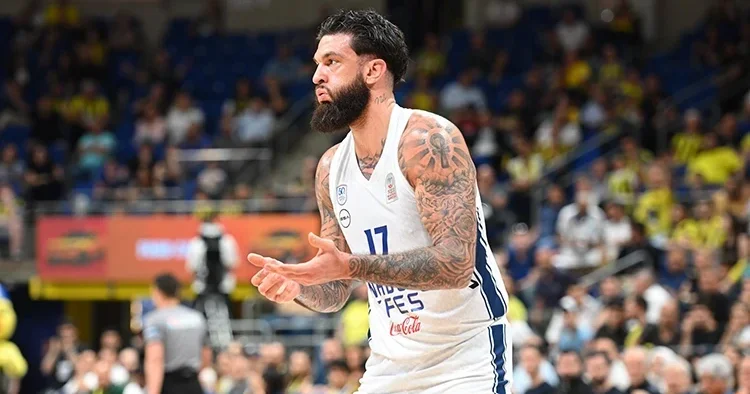 Anadolu Efes te Vincent Poirier ile yollar ayrıldı!
