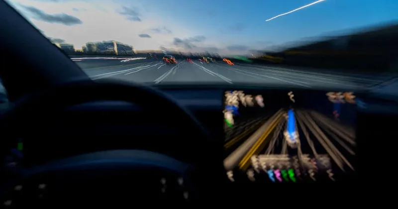 Otopilottaki Tesla, yaşlı kadını evinin içindeyken hayattan kopardı!