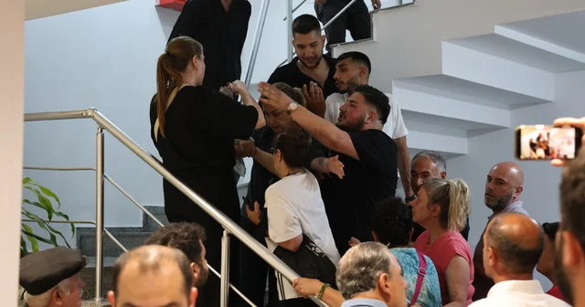 CHP İzmir İl Başkanlığı koltuğuna oturan Gümrükçü: Yakam paçam dağıldı, göğsüm ezildi İzmir Haberleri Habertürk Yerel Haberler