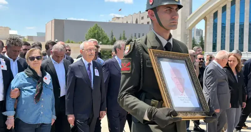 Kemal Kılıçdaroğlu, cenaze törenine katıldı