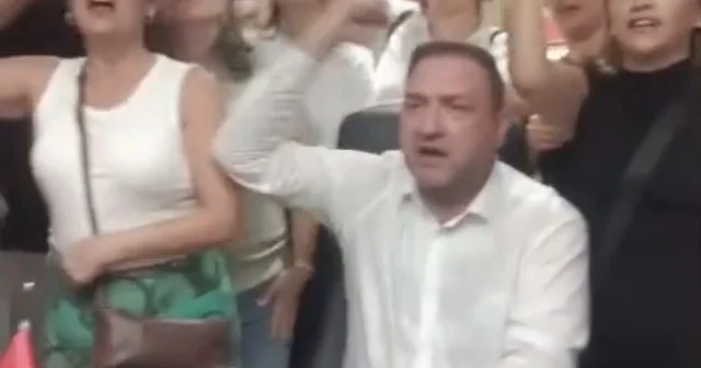 CHP İzmir de olaylı gece: Gümrükçü il binasına girdi, taraflar arasında arbede çıktı İzmir Haberleri Habertürk Yerel Haberler