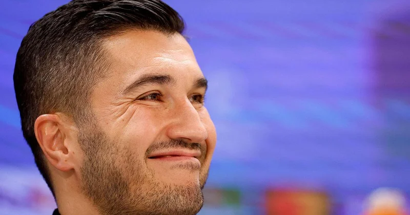 Nuri Şahin, 25 lik yıldıza imza attırdı