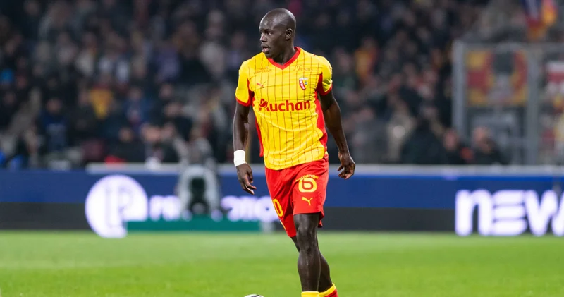 Son dakika transfer haberi: Fenerbahçe Malang Sarr da mutlu sona yakın!