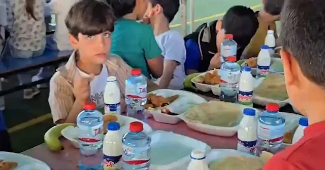 Ümit Özdağ dan kazandığı tazminatlar Suriye de yetim sofrası kuruldu VİDEO İZLE