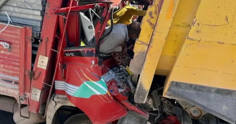 Aksaray’da kamyona çarpan kamyonette can pazarı kamerada: 2 yaralı