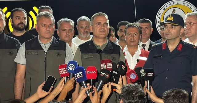 Vali Akbıyık: Orman yangını için 417 personel ve 126 araçla mücadelemiz sürüyor Muğla Haberleri Habertürk Yerel Haberler