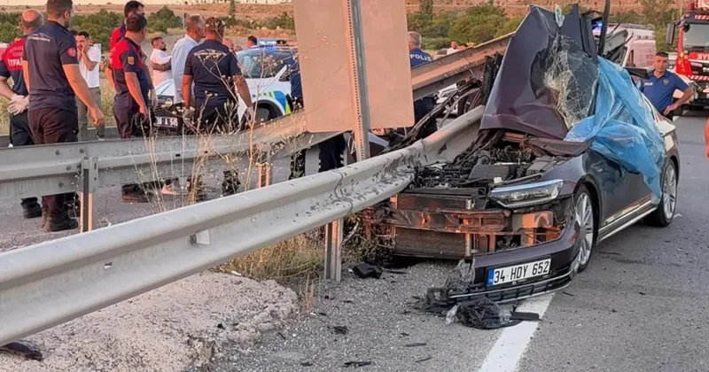 Düğün konvoyundaki otomobil bariyerlere çarptı: 1 ölü, 3 yaralı