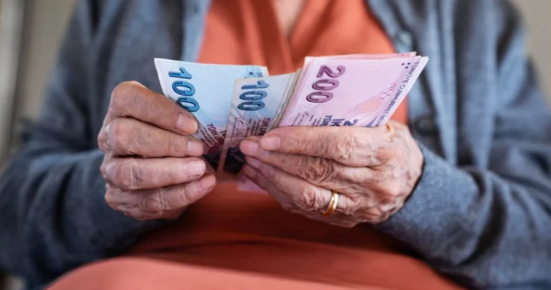 EMEKLİ MAAŞI ZAM FARKI HESAPLARA NE ZAMAN YATACAK? 2026 SSK Bağ Kur emeklisi zam farkı ödeme tarihleri ne zaman?