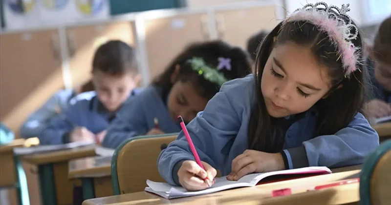 MEB den milyonlarca öğrenciyi ilgilendiren karar! 2. sınıflar da dahil edildi