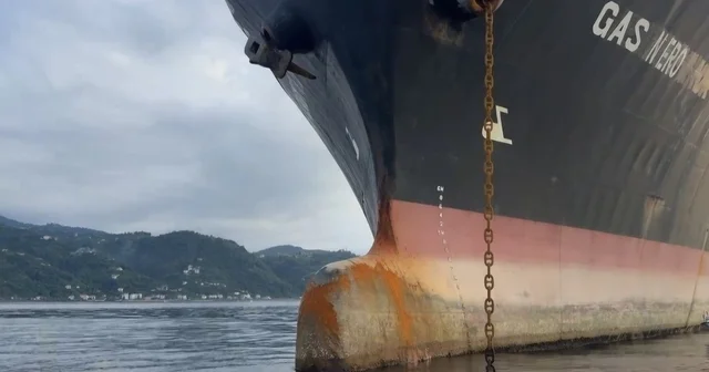 Karadeniz de dron saldırısına uğrayan LPG tankeri Sürmene Tersanesi nde tamir edilmeyi bekliyor Trabzon Haberleri Habertürk Yerel Haberler