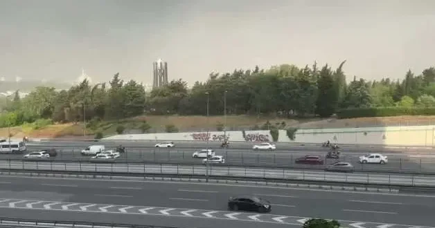 İstanbul’da beklenen fırtına başladı: Vatandaşlar zor anlar yaşadı!