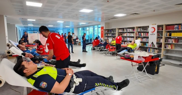 Tekirdağ da polis ve jandarmadan örnek dayanışma: Kızılay a kan bağışı Tekirdağ Haberleri Habertürk Yerel Haberler