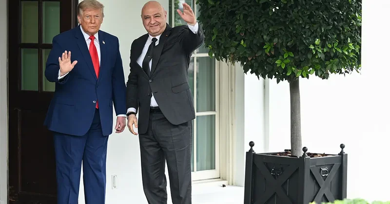 Lübnan lideri Trump a methiyeler dizdi! Aferini kapınca ağzındaki baklayı çıkardı