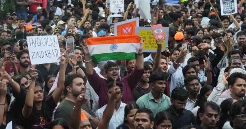 Hindistan da Hamam Böceği Halk Partisi protestoları Dış Haberler
