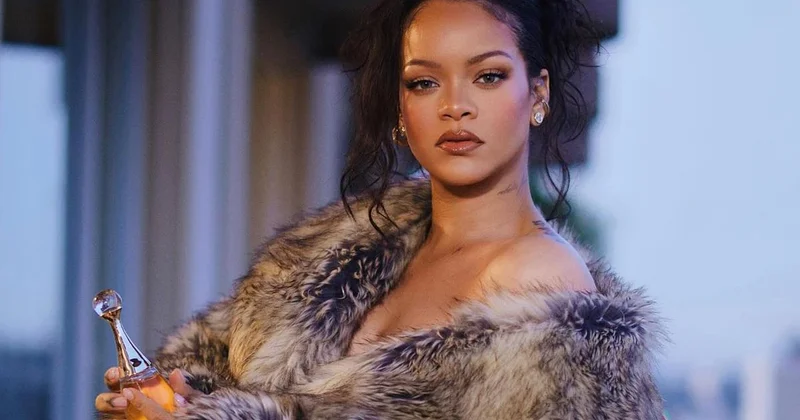 Rihanna, Türkiye den o havalimanını takip etmeye başladı