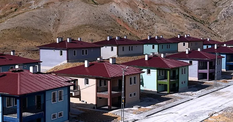 Bakan Kurum, Adıyaman da yapımı tamamlanan köy evlerini paylaştı! Hak sahipleri konuştu: Devlet babalığından fazlasını yaptı