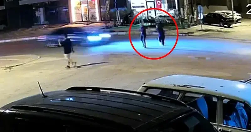 Otomobilin çarptığı kadın öldü; kaza kamerada