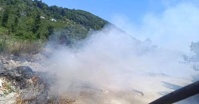 Mollabey yolunda çöplük yangını paniğe neden oldu Zonguldak Haberleri Habertürk Yerel Haberler