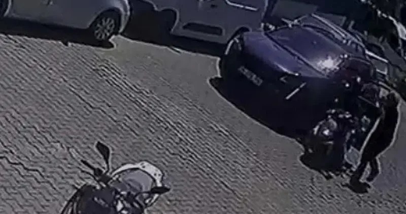 İzmir’de trafikte kavga güvenlik kamerasında