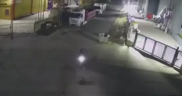 Fabrikaya atmak istediği patlayıcı elinde patlayınca parmağından oldu: O anlar kamerada