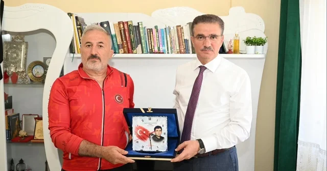 Erzurum Valisi Aydın Baruş tan İspir de anlamlı ziyaret: Şehit ailesi ve gaziye vefa Erzurum Haberleri Habertürk Yerel Haberler