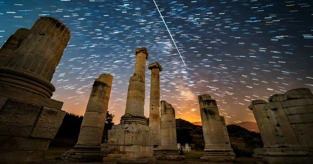 Artemis in sütunlarından Samanyolu na: Sardes te kozmik şölen Binlerce yıllık tarihin üzerinde yıldızların dansı Sardes Antik Kenti nde astrofotografi şöleni Samanyolu, meteorlar ve yıldız izleri bir arada Manisa Haberleri Habertürk Yerel Haberler
