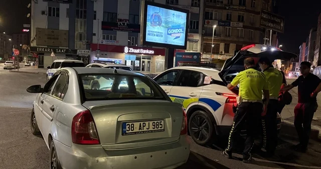Kayseri de korsan taksicilik yapan sürücüye 100 bin TL para cezası Korsan taksideki yolcunun üzerinden 15 gram uyuşturucu madde ele geçirildi Kayseri Haberleri Habertürk Yerel Haberler