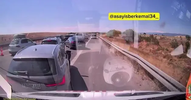 Ambulans şoförü emniyet şeridi ihlallerine zehir zemberek sözler