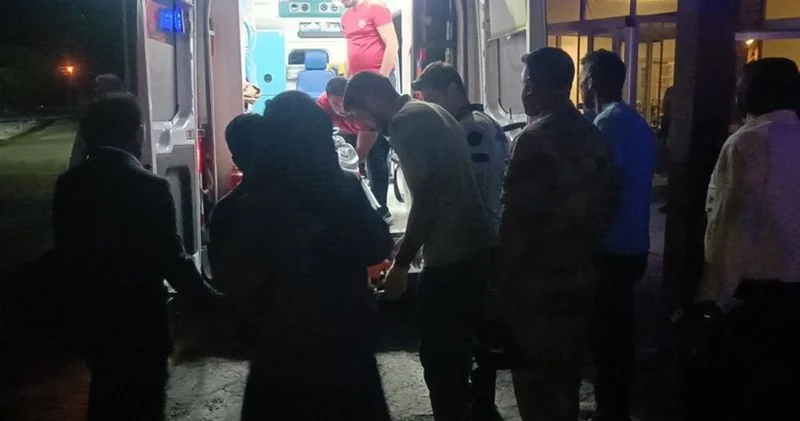 Kars ta kolu patoz makinesine sıkışan genç ağır yaralandı Son dakika haberleri