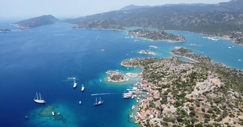 Turizmin başkenti Antalya da 10 milyon turist barajı geçildi
