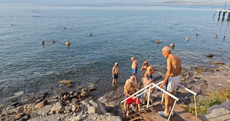 50 ile 80 yaş arasındaki yetişkinler güne Van Gölü’nde yüzerek başlıyor