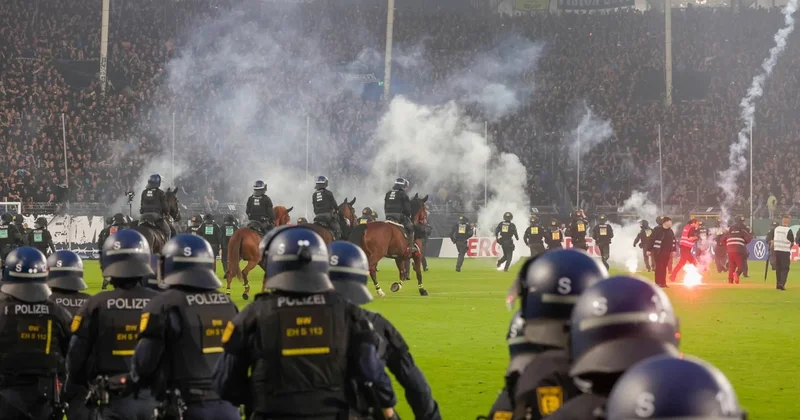 Tribünler savaş alanına döndü! 35 polis yaralandı Sözcü Gazetesi