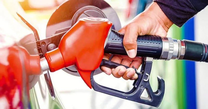 Akaryakıt fiyatları yine değişiyor! Motorinden sonra sıra benzine geldi