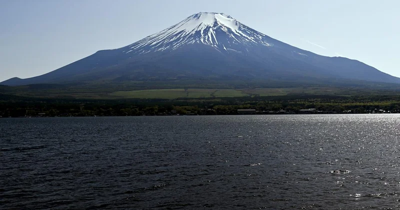 Japonya da bir baba, Fuji Dağı na tırmanmak için 7 yaşındaki çocuğunu 2 bin metrede yalnız bıraktı