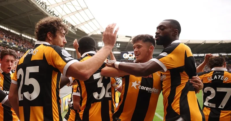 Hull City den rüya gibi başlangıç! Manchester United ı bozguna uğrattı...