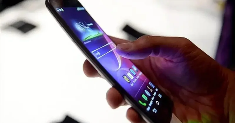 Telefonunuz sizi dinliyor olabilir! Uygulama yüklerken bu detaya dikkat!