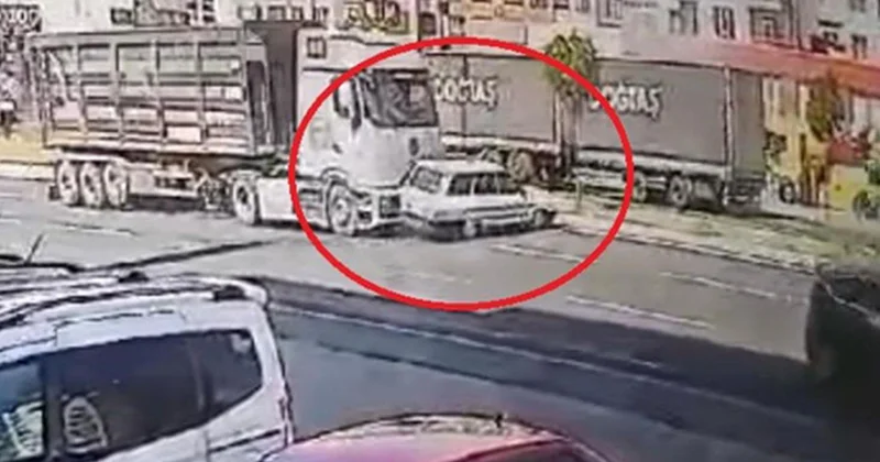 Kayseri Melikgazi de tırla çarpışıp takla atan araç sürücüsü burnu kanamadan kurtuldu