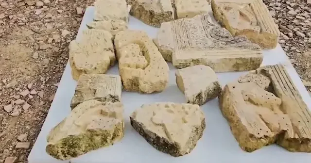 Tunceli nin Mazgirt ilçesinde köylüler parçalanmış haldeki 22 adet tarihi mezar taşını kurtardı VİDEO İZLE