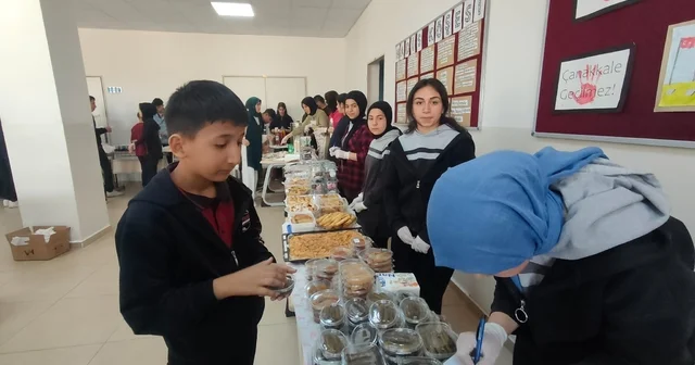 Ulaş ta öğrenciler Gazze ye destek kermesi düzenledi Sivas Haberleri