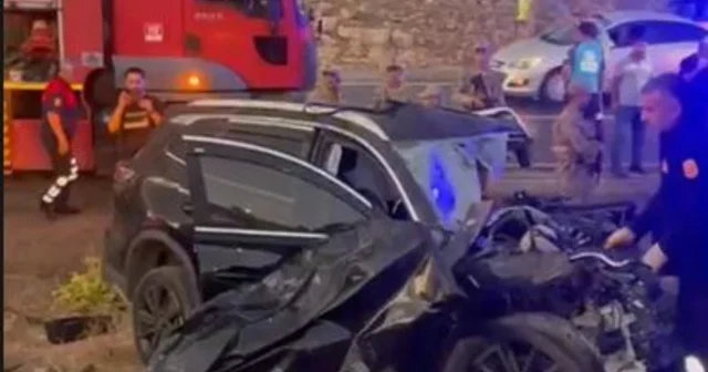 Şırnak ta midibüs ile cip kafa kafaya çarpıştı: 4 yaralı Şırnak Haberleri