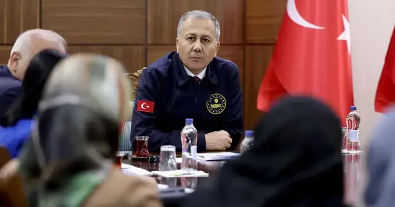 Bakan Yerlikaya, Diyarbakır Anneleri ile bir araya geldi