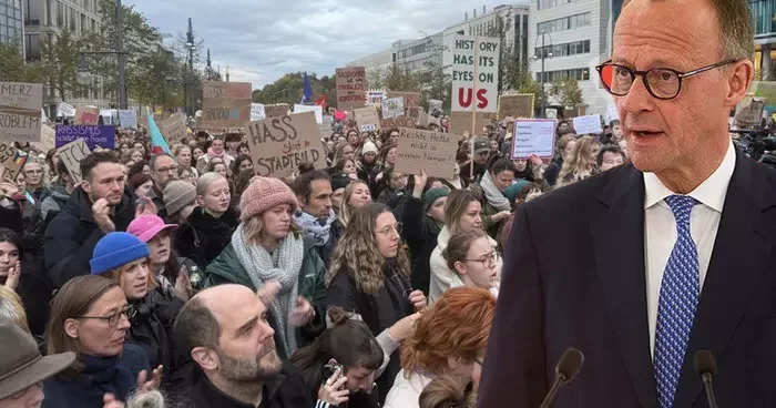 Almanya Başbakanı Merz, partisinin genel merkezi önünde binlerce kişi tarafından protesto edildi