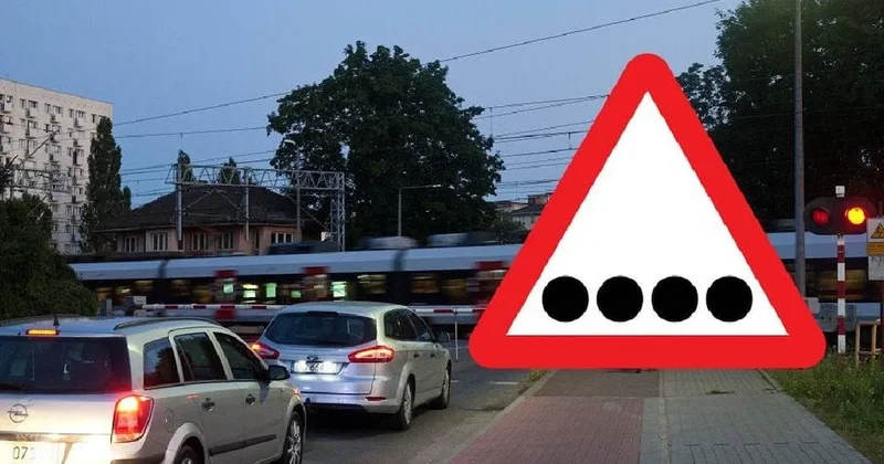 Trafikte görünen dört siyah nokta tabela büyük merak uyandırdı: İşte anlamı Sözcü Gazetesi