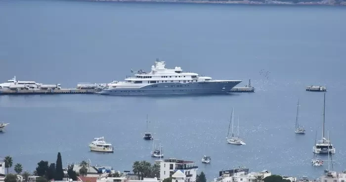 Mega yat Radiant a Bodrum da yakıt ikmali yapıldı